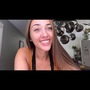 Meet your Posher, Claudia